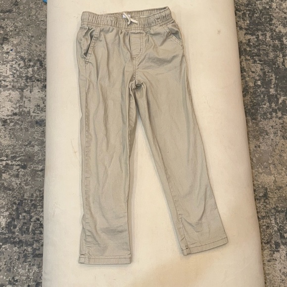 Old Navy khakis, adjustable elastic waistband Size 4T - Picture 2 of 5